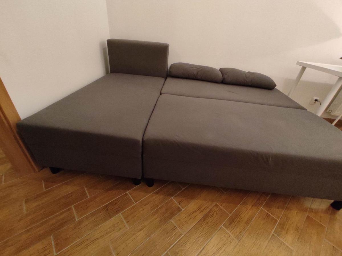 Camping With 2 Shared Bathrooms ,wc , 2km To Old Town -100m From Metro Szwedzka *