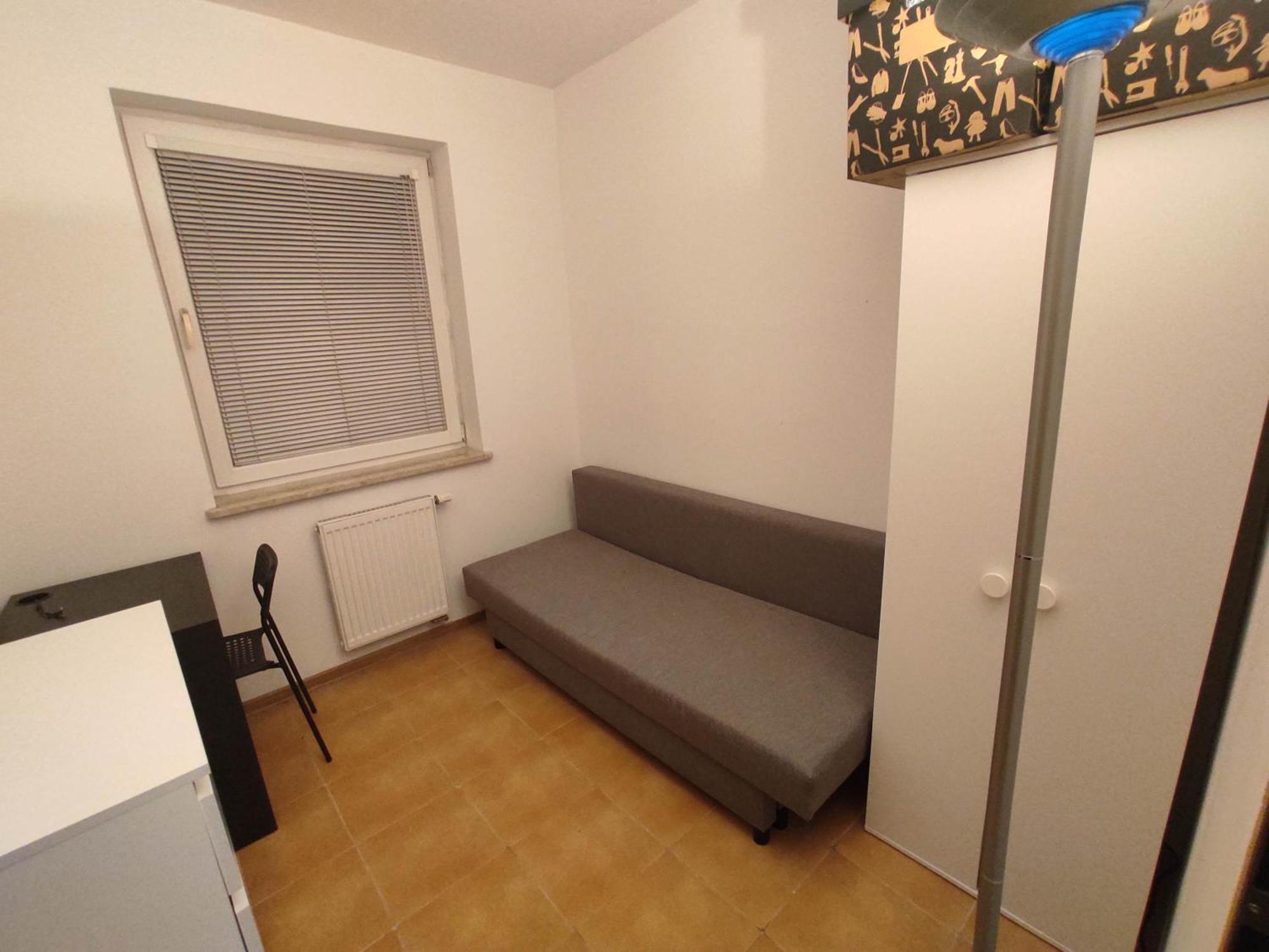 Camping With 2 Shared Bathrooms ,wc , 2km To Old Town -100m From Metro Szwedzka Warschau
