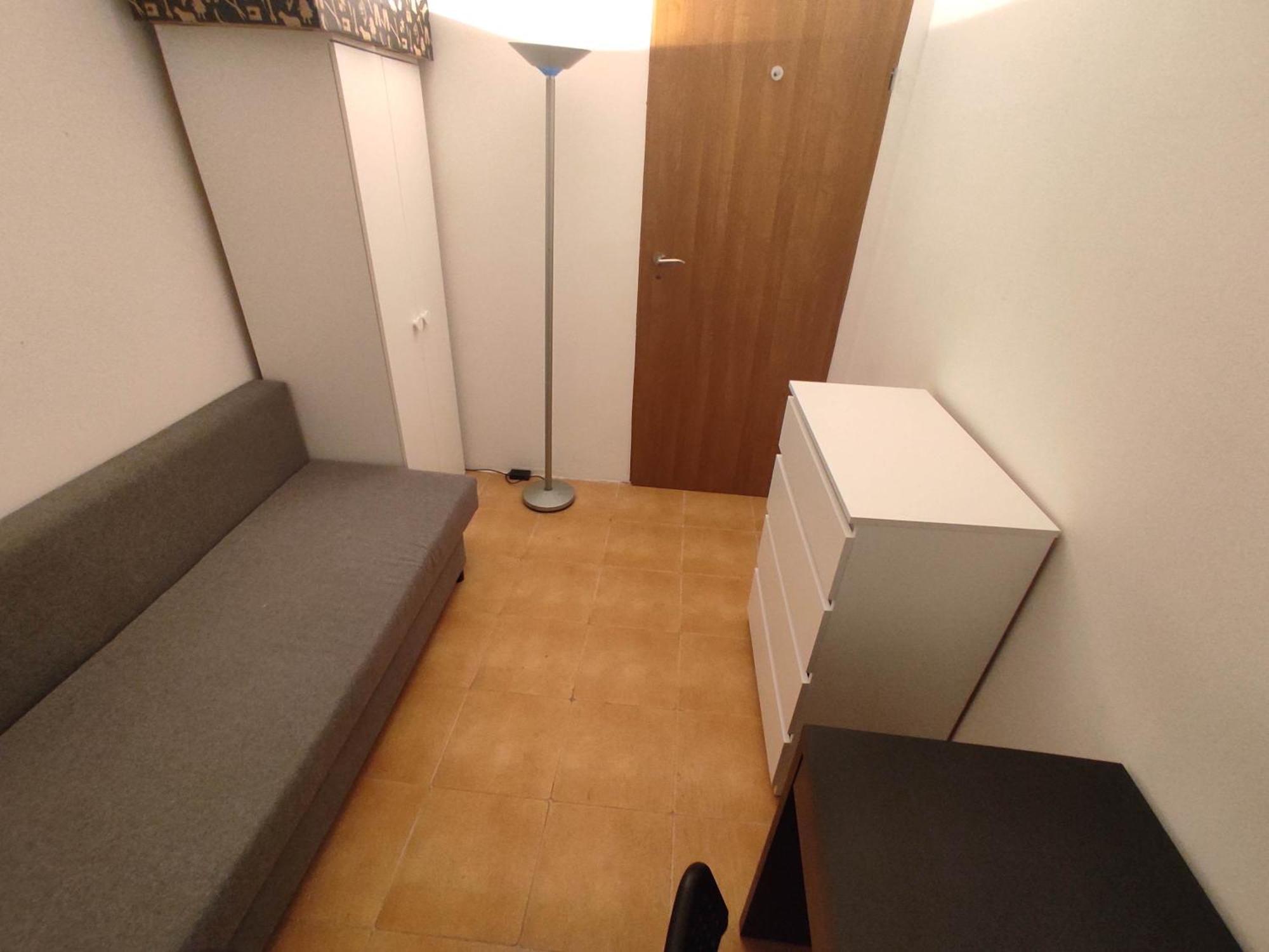 With 2 Shared Bathrooms ,wc , 2km To Old Town -100m From Metro Szwedzka Warschau