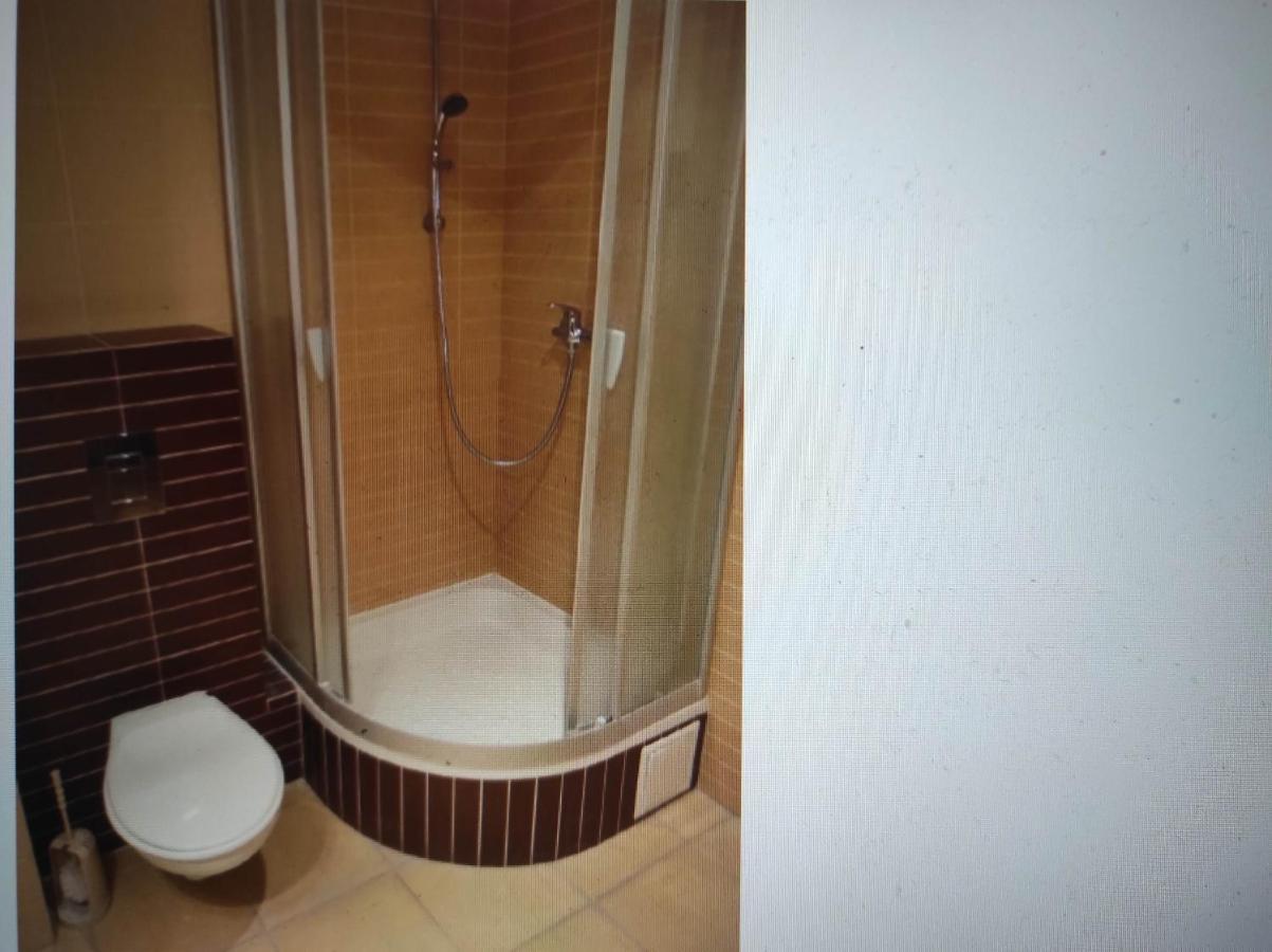 With 2 Shared Bathrooms ,wc , 2km To Old Town -100m From Metro Szwedzka * Warszawa