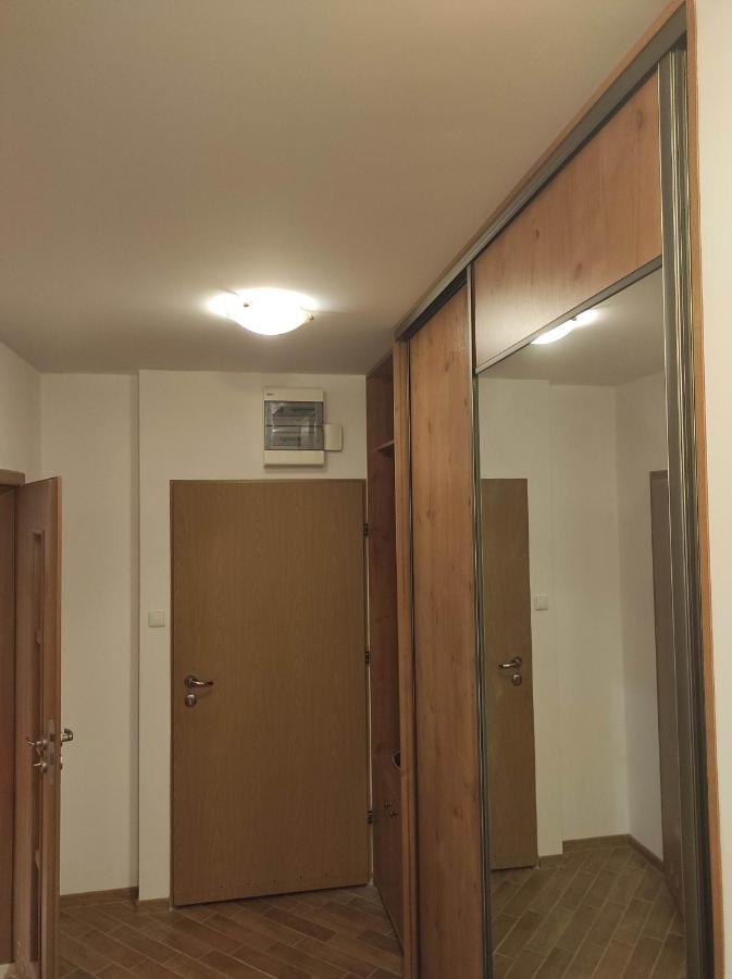 Camping With 2 Shared Bathrooms ,wc , 2km To Old Town -100m From Metro Szwedzka *